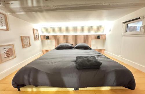 3rd Arrondissement Apartment | Impressionnists in Le Marais - Sauna & AC