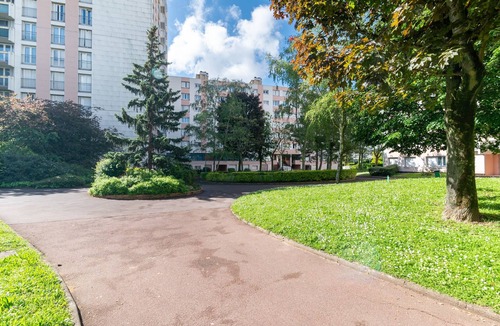 Neuilly-sur-Marne Apartment | L'Élégance -Appt à 20min de Disneyland Paris