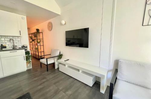 Louis Bertrand-Mirabeau-Semard Apartment | L’atelier parisien - Métro 7 - RER C