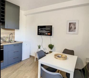Livry-Gargan Apartment | L03 Villa Dengous - Cozy Aéroport CDG Wifi 4 pers