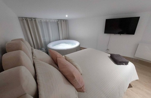 Livry-Gargan Apartment | L08 Jacuzzi 5 Étoile par Villa Dengous
