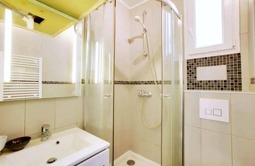 Puteaux Apartment | La Défense view, Contemporary, all comforts.