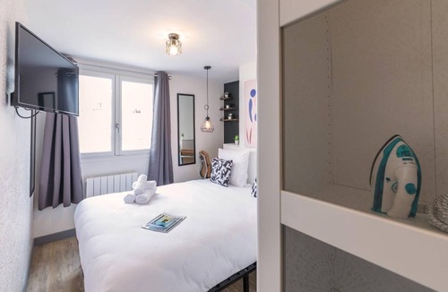 9th Arrondissement Apartment | Lafayette - Saint-Lazare 65 : cosy apartment for 2