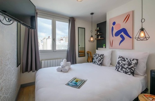 9th Arrondissement Apartment | Lafayette - Saint-Lazare 65 : cosy apartment for 2