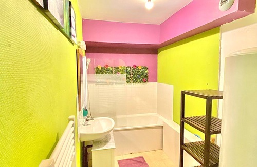 Centre Ville Rive Gauche Apartment | Large duplex - Centre - Secure parking - 4 bedrooms. - 7 pers. - Lingerie