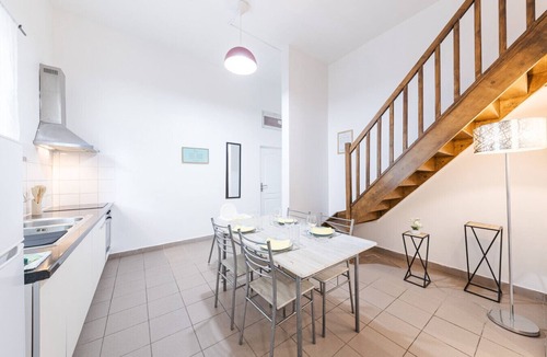 Neuilly-Plaisance Apartment | Le Duplex de la Gare sleeps 2