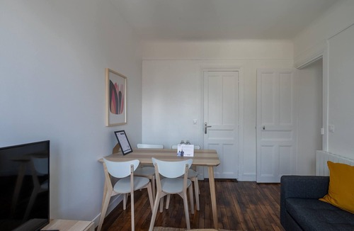 Asnieres-sur-Seine Apartment | Le Dupont - Parking, Metro 13, 15 min Saint Lazare