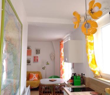 Esbly Apartment | Le vintage, 10 min de Disneyland, 30 min de Paris - 50 m gare- 30 min CDG aéroport