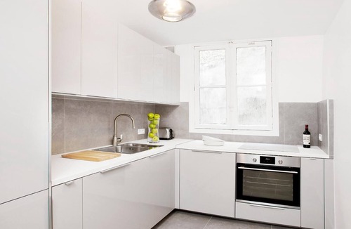 Quartier du Faubourg-Montmartre Apartment | LivinParis | Luxury 4 Bedrooms Opera Lafayette II