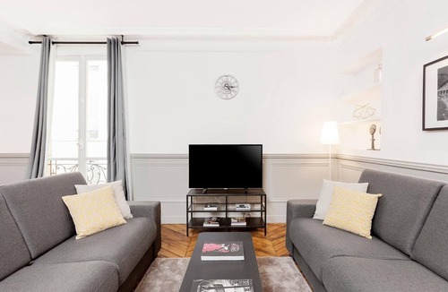 Quartier du Faubourg-Montmartre Apartment | LivinParis | Luxury 4 Bedrooms Opera Lafayette II