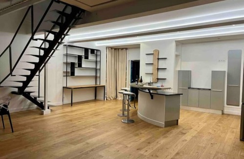Combat Apartment | Loft Spacieux 4 Minutes du Métro Buttes Chaumont