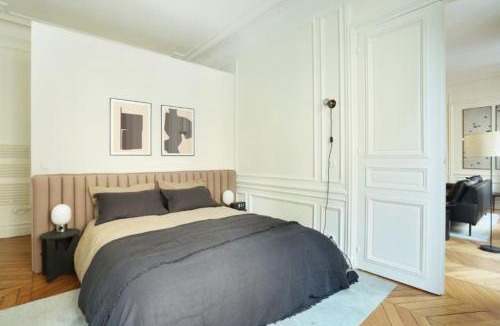 Palais-Royal Apartment | Louvre Apartment