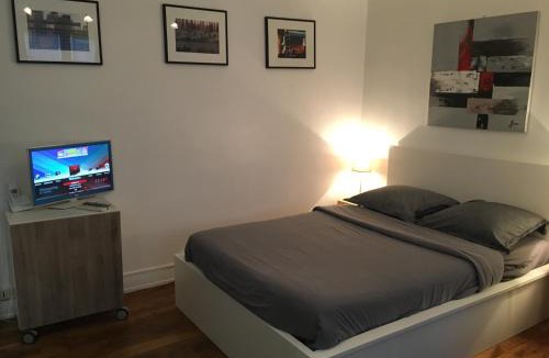 Paris City Center Apartment | Louvre Studio