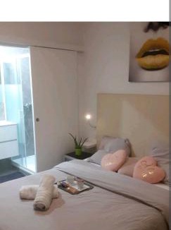 Tremblay-en-France Hotel | Love Room Charme
