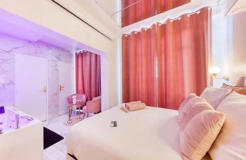 Les Pavillons-sous-Bois Apartment | Love Room Suite Jacuzzi
