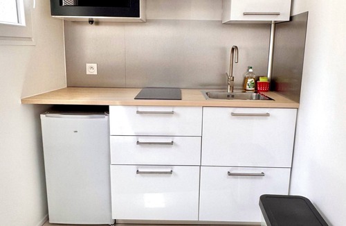 Roissy-en-France Apartment | Lovely self-contained studio in Roissy-en-France/Aeroport CDG with airport terrace