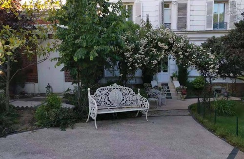 Sevres Apartment | Luxurious 3+1 pcs apartment with garden 3 km from Paris