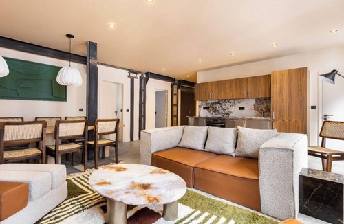 Paris City Center Apartment | LUXURIOUS 5-BEDROOM PARISIAN APARTMENT: CENTRAL, CUSTOM-DESIGNED CLOSE TO LOUVRE