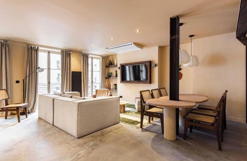 Paris City Center Apartment | LUXURIOUS 5-BEDROOM PARISIAN APARTMENT: CENTRAL, CUSTOM-DESIGNED CLOSE TO LOUVRE