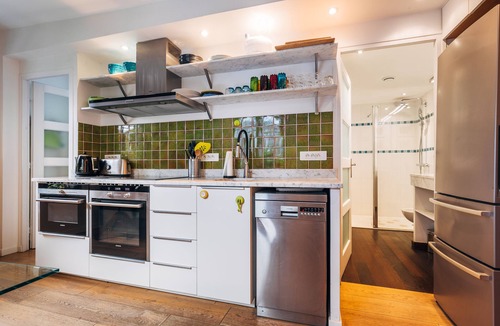 Quartier de la Folie-Mericourt Apartment | luxury 1BR quiet fully equipped kitchen washer/drier