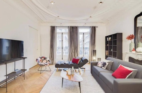 Chaillot Apartment | Luxury 4 bed 3 bath with Aircon and Elevator in 8th
