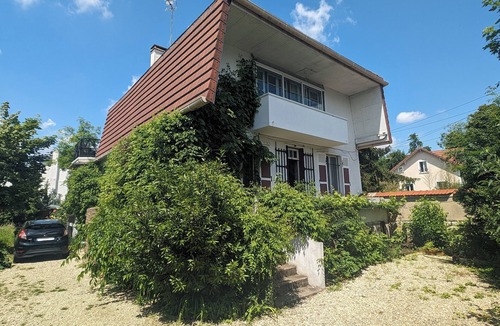 Bry-sur-Marne House | Maison Avec Terrasse et Jardin Proche de Paris et Disneyland