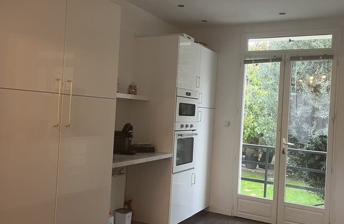 Vitry-sur-Seine House | Maison de 200m2 Avec Jardin et Piscine à la Porte de Paris