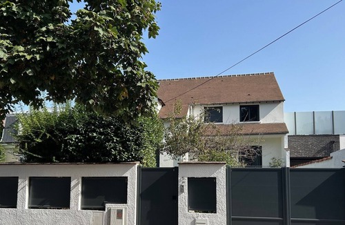 Adamville House | Maison de 4 Chambres 200 m2 - Terrasse et Jardin- à 20 mn de Paris Centre
