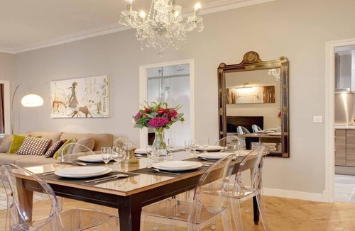 Marais Apartment | MARAIS HOTEL DE VILLE BRIMMING WITH PARISIAN CHARM