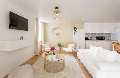 8th Arrondissement Apartment | Merveil - Family Suite - Champs Elysees - Roosevelt