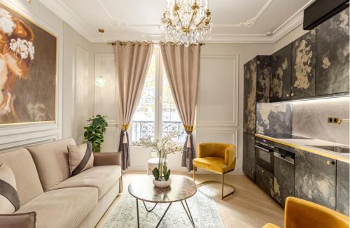 Quartier Sainte-Avoye Apartment | Merveil - Luxury Suite - Louvre - Ours II