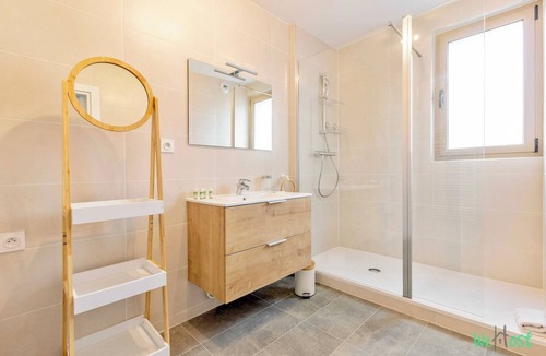 Champigny-sur-Marne Apartment | Modern Apt with Balcony -6P-Proche Disney/Paris