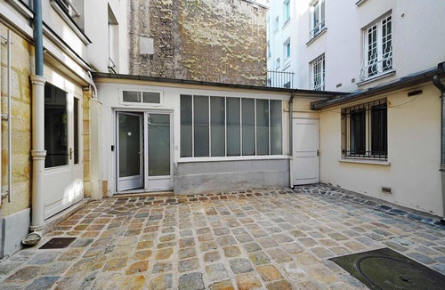 Plaisance Apartment | Modern Artistic Studio