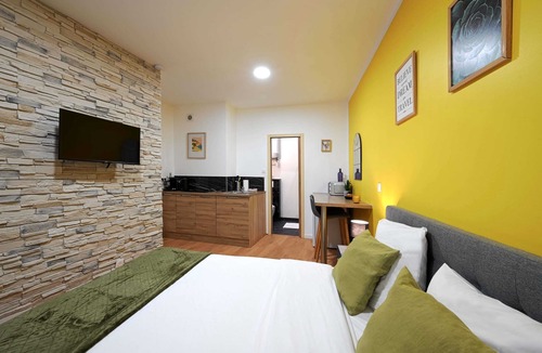 Chaillot Apartment | Modern, Bright and fully Renovated