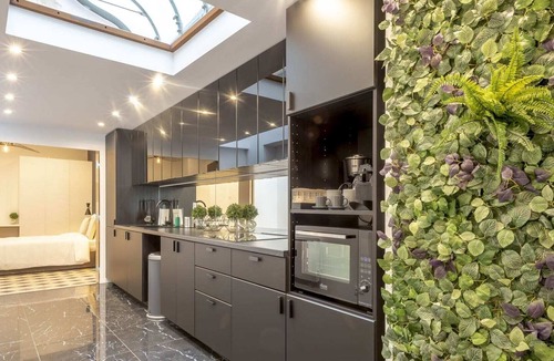 Quartier Sainte-Avoye Apartment | Montmorency I - Two Bedroom Apartment, Sleeps 6