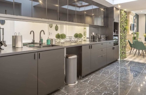 Quartier Sainte-Avoye Apartment | Montmorency I - Two Bedroom Apartment, Sleeps 6