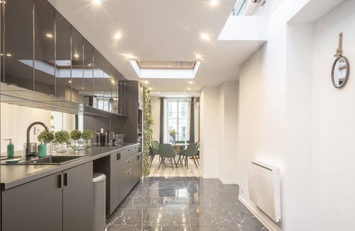 Quartier Sainte-Avoye Apartment | Montmorency I - Two Bedroom Apartment, Sleeps 6