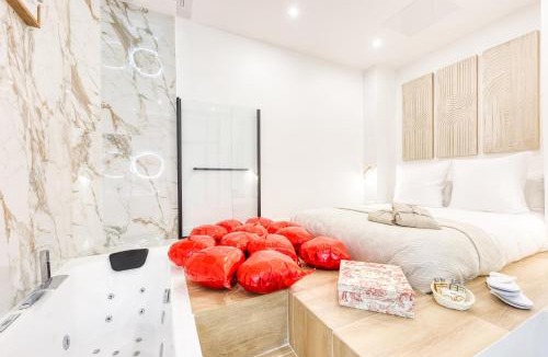 Clichy Apartment | Netflix & Bubbles