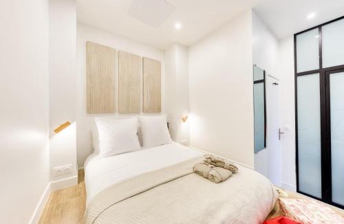 Clichy Apartment | Netflix & Bubbles