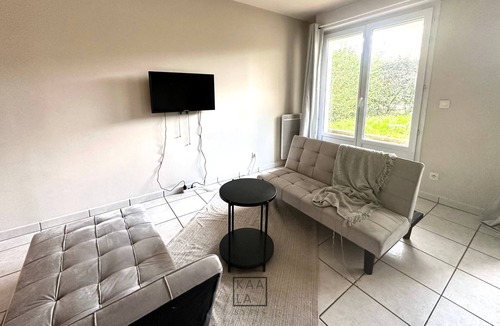 Noisy-le-Grand Apartment | NEW Apt Spacieux Entre Disneyland & Paris