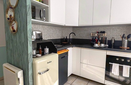 Hopital Saint-Louis Apartment | Nid Douillet et Lumineux