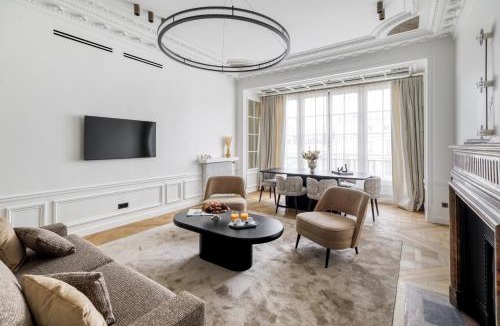 Palais-Royal Apartment | Oniri - Serviced Apartments in Louvre - Rue de Rivoli