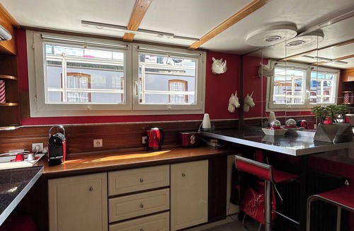 Asnieres-sur-Seine Boat Rental | Péniche Liberté aux Portes de Paris