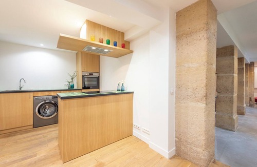 Quartier de la Folie-Mericourt Apartment | Paridily Circus, 2BR/2BA, 6 people
