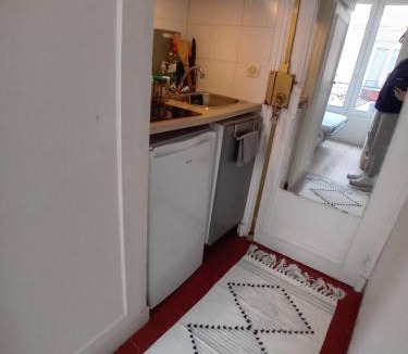 Quartier de la Folie-Mericourt Apartment | Paris 11 Studio