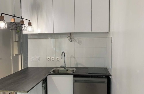 Epinettes Apartment | Paris au Pied du Metro Porte de St Ouen Idéal Pour Quelques Jours