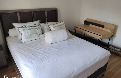 Combat Apartment | Paris Buttes Chaumont