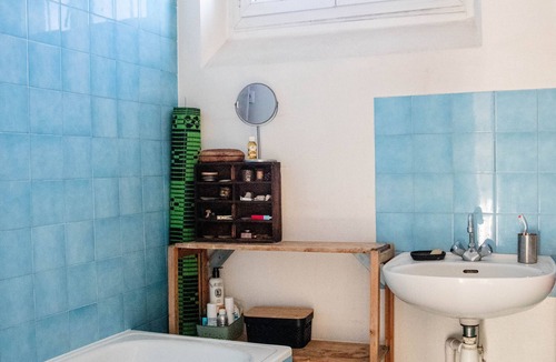 Les Puces de Saint-Ouen Apartment | Paris Flea Market Comfy Flat