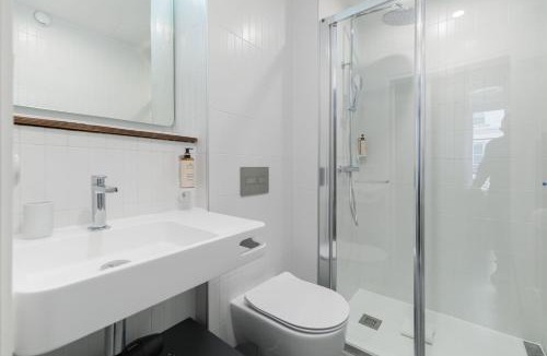 Quartier de la Folie-Mericourt Apartment | Paris La Belle - Marais