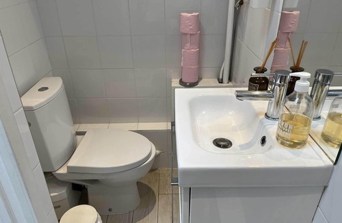 Chaillot Apartment | Paris studio near Eiffel Tower + Arc de Triomphe